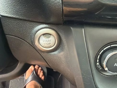 Used 2016 Nissan Sentra SV FWD image 34
