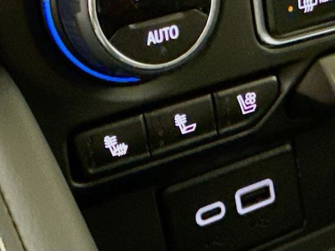 Used 2024 Chevrolet Suburban Premier image 23