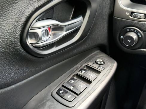 Used 2022 Jeep Cherokee Latitude Lux AWD/4WD image 17