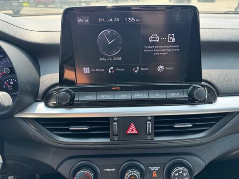 Used 2023 Kia Forte LXS w/ LXS Technology Package FWD image 17