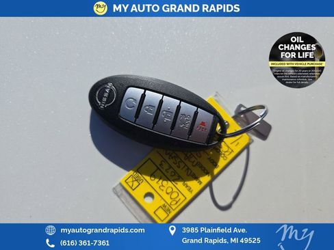 Used 2023 Nissan Maxima SR w/ Sport Mat Group image 34