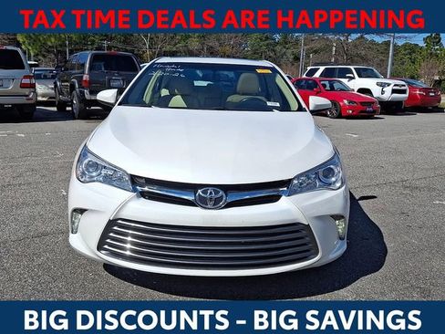 Used 2017 Toyota Camry XLE w/ Moonroof Package image 3