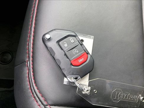 Used 2026 Jeep Wrangler Unlimited Rubicon AWD/4WD image 36
