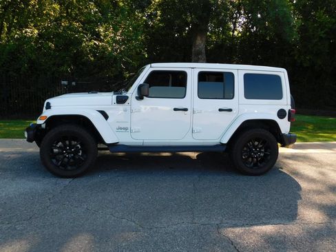 Used 2023 Jeep Wrangler Unlimited Sahara w/ Cold Weather Group AWD/4WD image 2