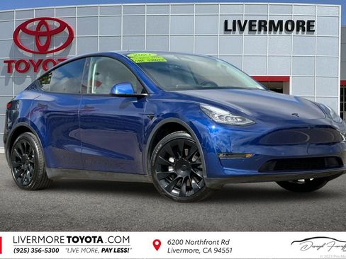 Used 2021 Tesla Model Y Long Range AWD/4WD image 1