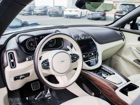Used 2023 Aston Martin DBX Base image 8