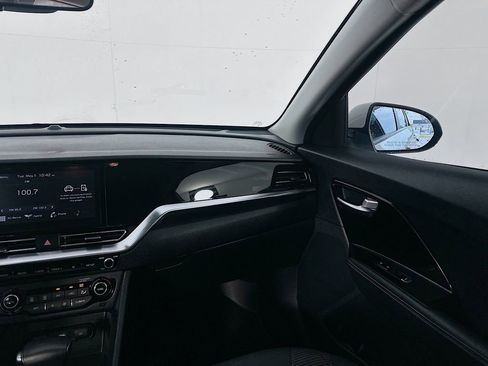 Used 2021 Kia Niro LXS FWD image 21