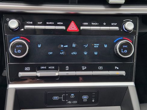 Used 2025 Hyundai Santa Fe SEL FWD image 18