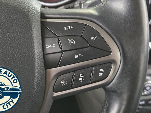 Used 2021 Jeep Cherokee Limited image 14