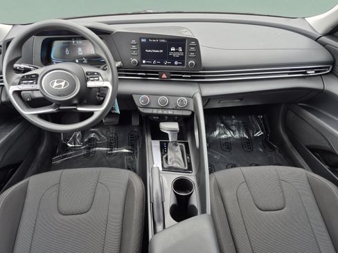 Used 2025 Hyundai Elantra SE FWD image 10