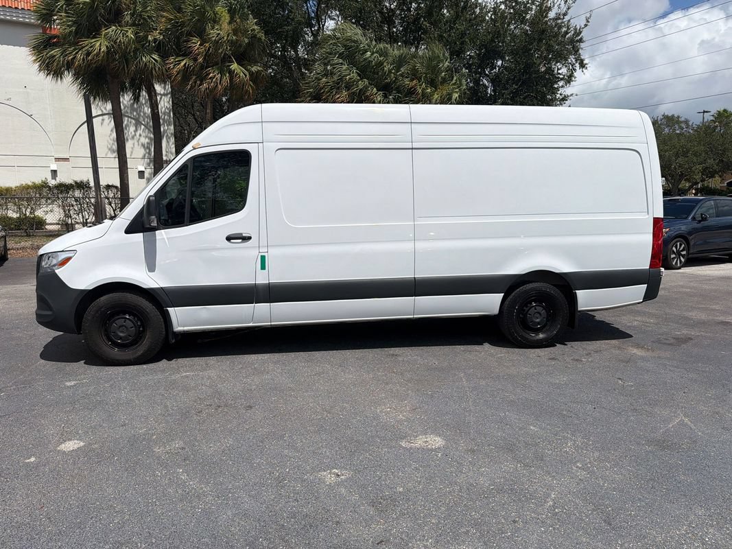 Used 2025 Mercedes-Benz Sprinter 2500 image 2