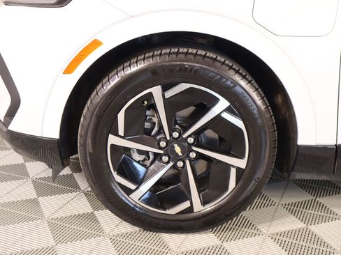 Used 2025 Chevrolet Equinox EV LT w/ LPO, Blackout Package image 17