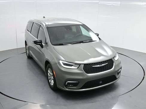 Used 2025 Chrysler Pacifica Select FWD image 58