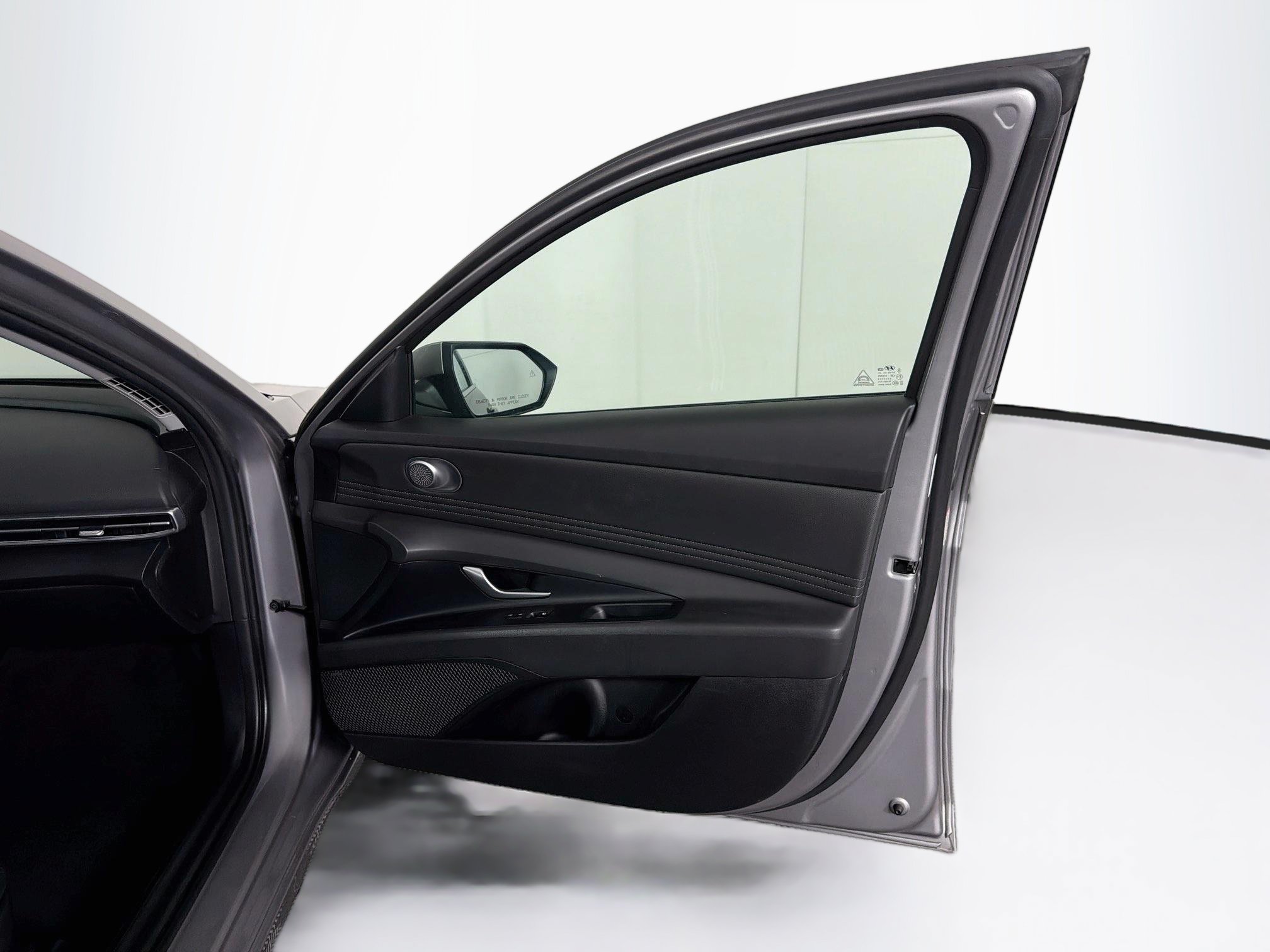 Used 2025 Hyundai Elantra Limited FWD image 32