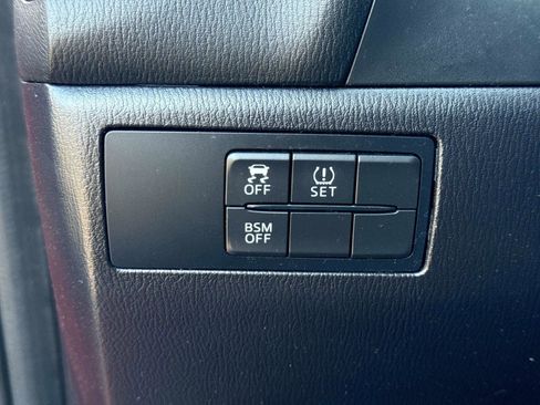 Used 2015 MAZDA MAZDA3 i Touring image 28