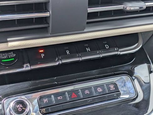 Used 2025 Lincoln Corsair FWD image 25