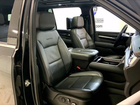 Used 2023 GMC Yukon XL Denali w/ Advanced Technology Package image 8