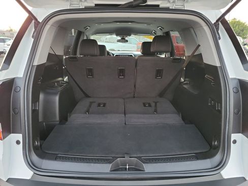 Used 2023 GMC Acadia SLE image 19