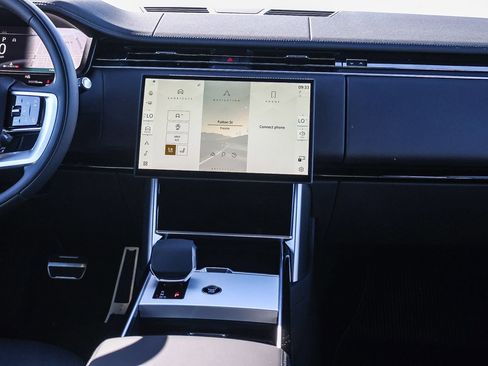 New 2026 Land Rover Range Rover SE image 24