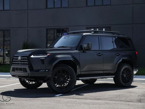 Used 2025 Lexus GX 550 image 4