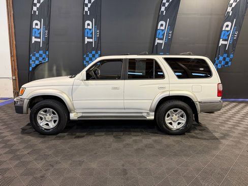 Used 2002 Toyota 4Runner SR5 AWD/4WD image 2