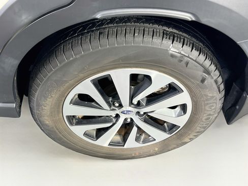 Used 2024 Subaru Outback Premium AWD/4WD image 31