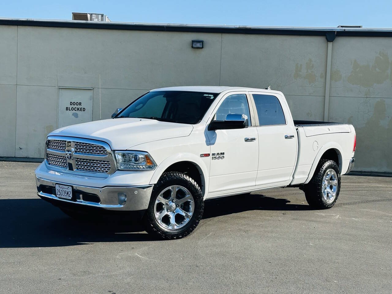 Used 2018 RAM 1500 Laramie AWD/4WD image 5