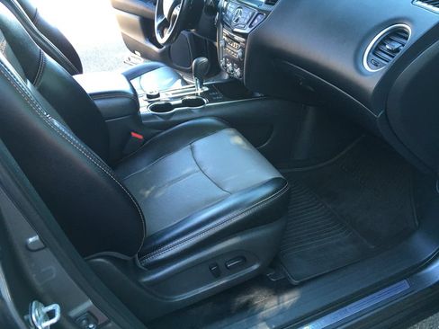 Used 2019 Nissan Pathfinder SL AWD/4WD image 29