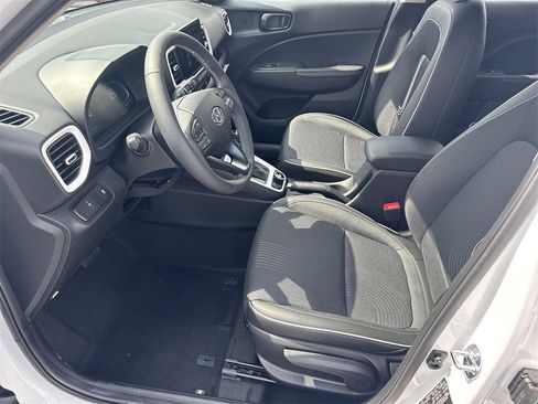 New 2025 Hyundai Venue Limited image 9