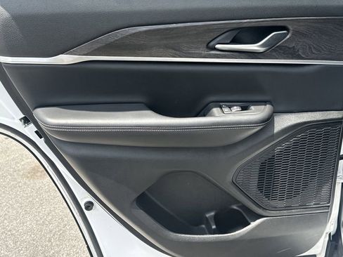 Used 2023 Jeep Grand Cherokee Limited RWD image 22