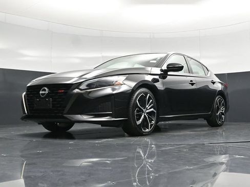 Used 2024 Nissan Altima 2.5 SR FWD image 55