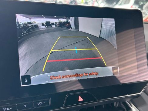 Used 2024 Toyota Venza LE image 18