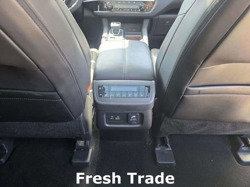 Used 2024 Nissan Pathfinder Platinum image 11