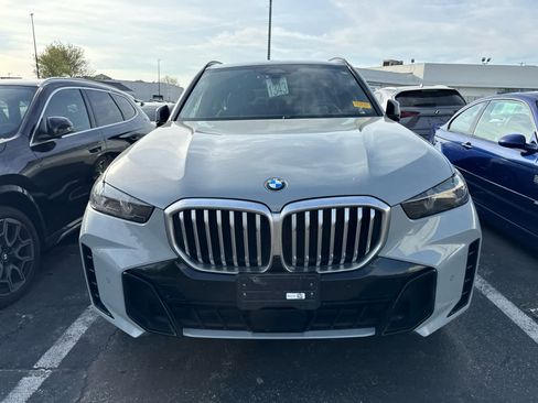 Used 2024 BMW X5 xDrive40i w/ M Sport Package image 3
