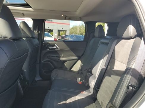 Used 2024 Mitsubishi Outlander SE image 11