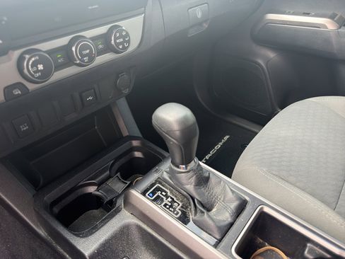 Used 2021 Toyota Tacoma SR5 w/ SR5 Appearance Package (SM) RWD image 9