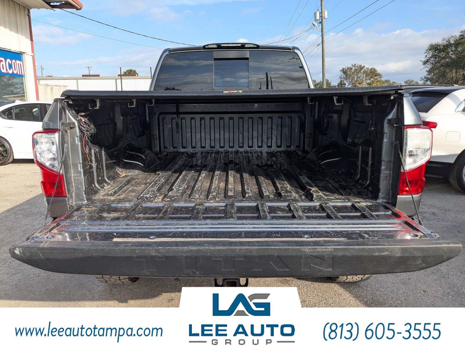 Used 2017 Nissan Titan SV AWD/4WD image 9