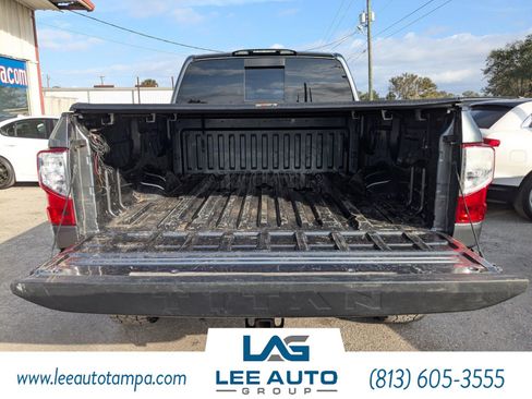 Used 2017 Nissan Titan SV AWD/4WD image 9