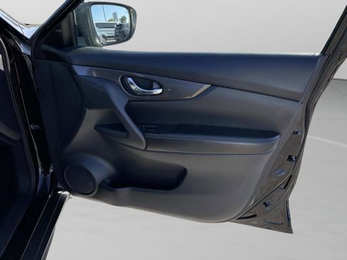 Used 2019 Nissan Rogue SV image 17