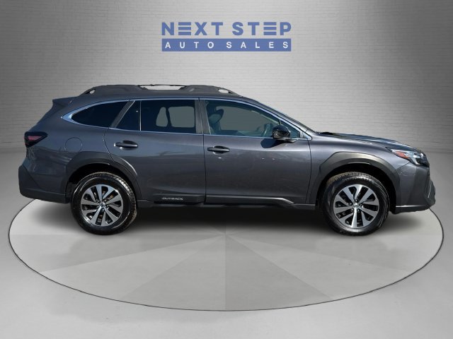 Used 2024 Subaru Outback Premium AWD/4WD image 9