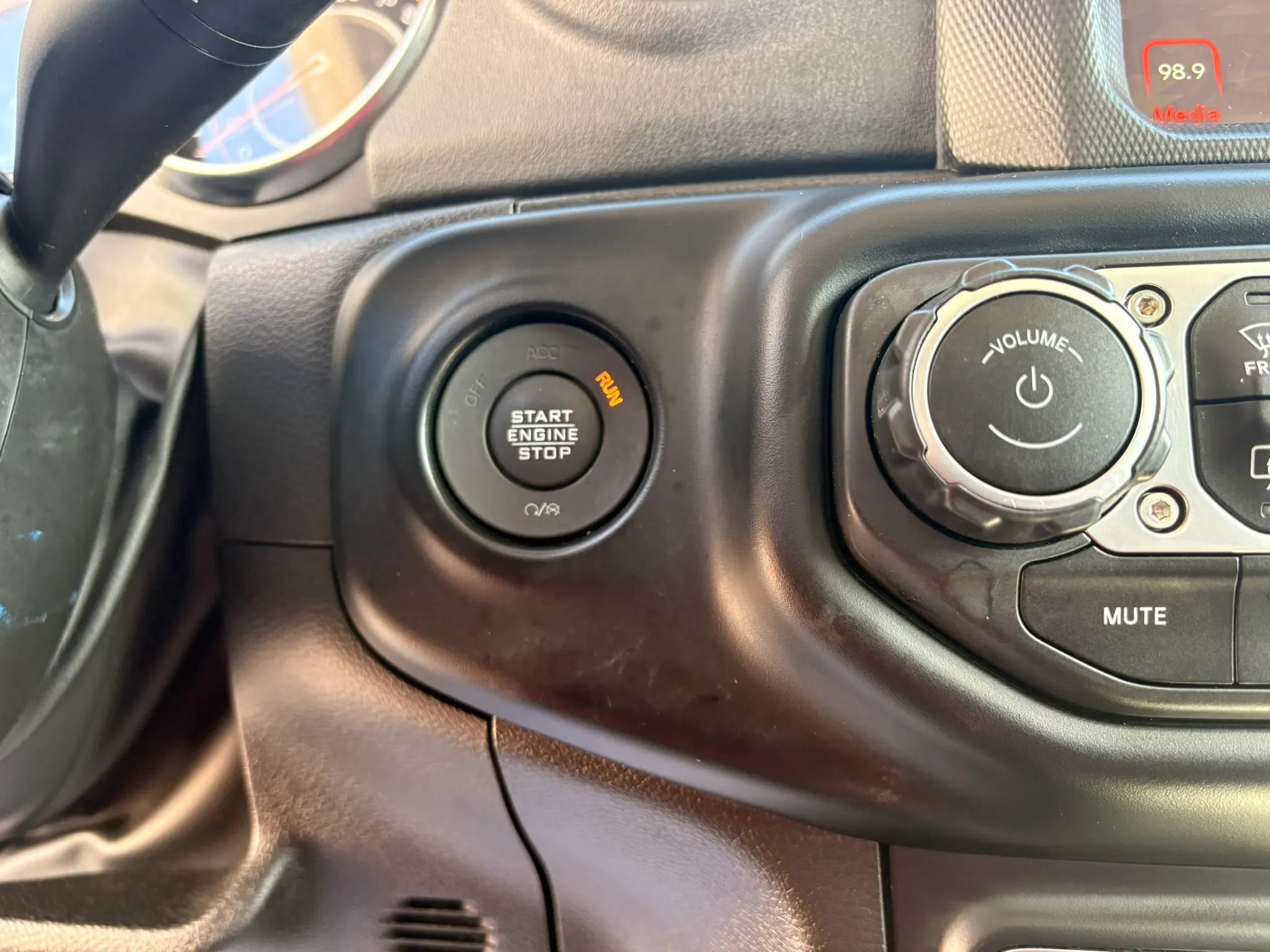 Used 2023 Jeep Gladiator Overland AWD/4WD image 33