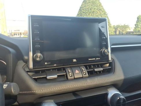 Used 2022 Toyota RAV4 Limited FWD image 18