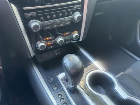 Used 2018 Nissan Pathfinder S FWD image 28