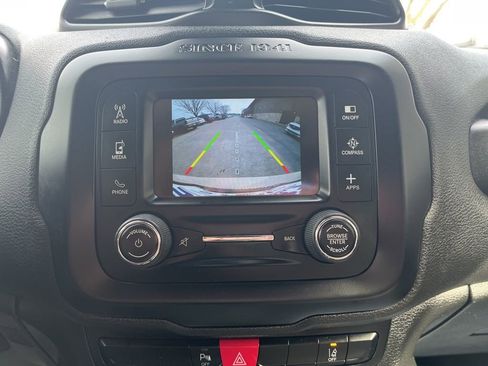 Used 2016 Jeep Renegade Latitude w/ Advanced Technology Group image 32