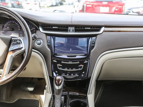 Used 2013 Cadillac XTS Luxury image 13