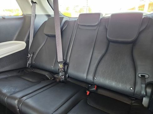 Used 2024 Kia Carnival EX image 29