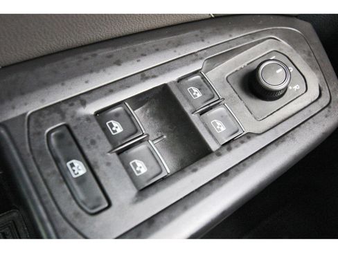 Used 2022 Volkswagen Atlas Cross Sport SE FWD image 21