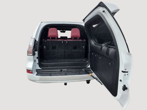 Used 2021 Lexus GX 460 Premium w/ Premium Package image 9