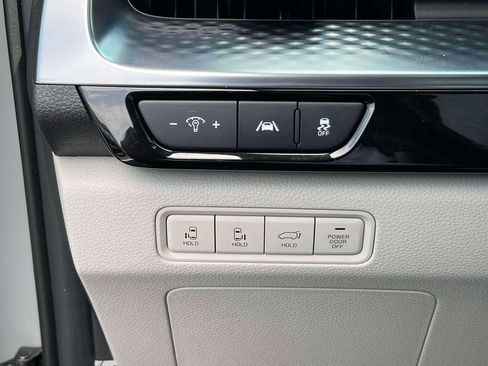 Certified 2024 Kia Carnival SX Prestige FWD image 21