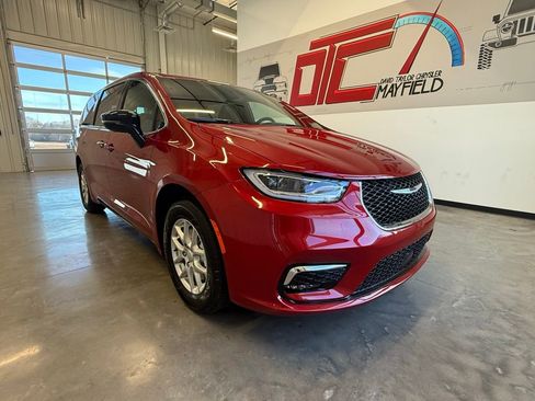 New 2026 Chrysler Pacifica Select FWD image 1